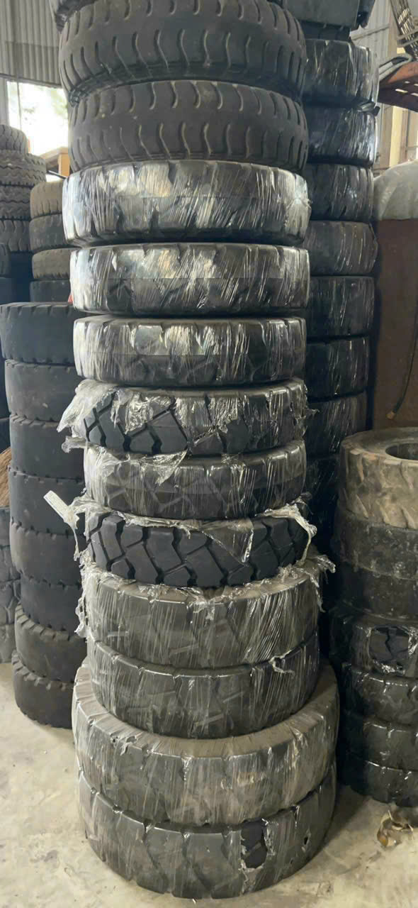 Lốp đặc lốp hơi xe nâng xe xúc lật tay dài 700- 16 ,825-15, 900-20 , 700 -12 ,650-10 ,600-9,500- 8 , 28x9-15