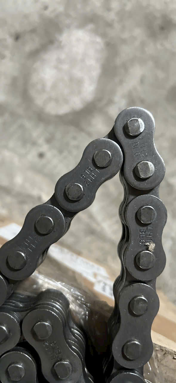 Xích xe nâng phụ tùng đlu lá côn 275-10R ,  13R ,18 R  21R tải trọng 1,5 đến 5 tấn komatsu -10 ,-11 ,12 ,-14 ,-15 -16 ,toyota đời 4567,misumitsi,TCM z3 ,z5 Áo càng xe nâng gầu lắp lật đổ xe nâng các loại