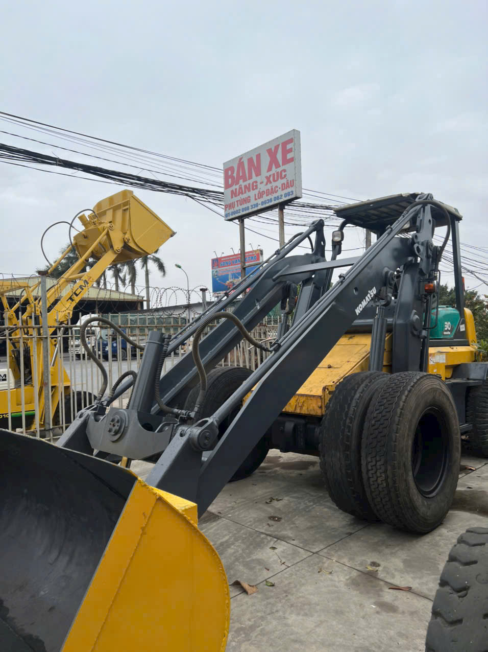 Xe xúc lật tay dài Komatsu - 5 -6 xe xúc lật Tcm z6 sd 23 ,sd 25